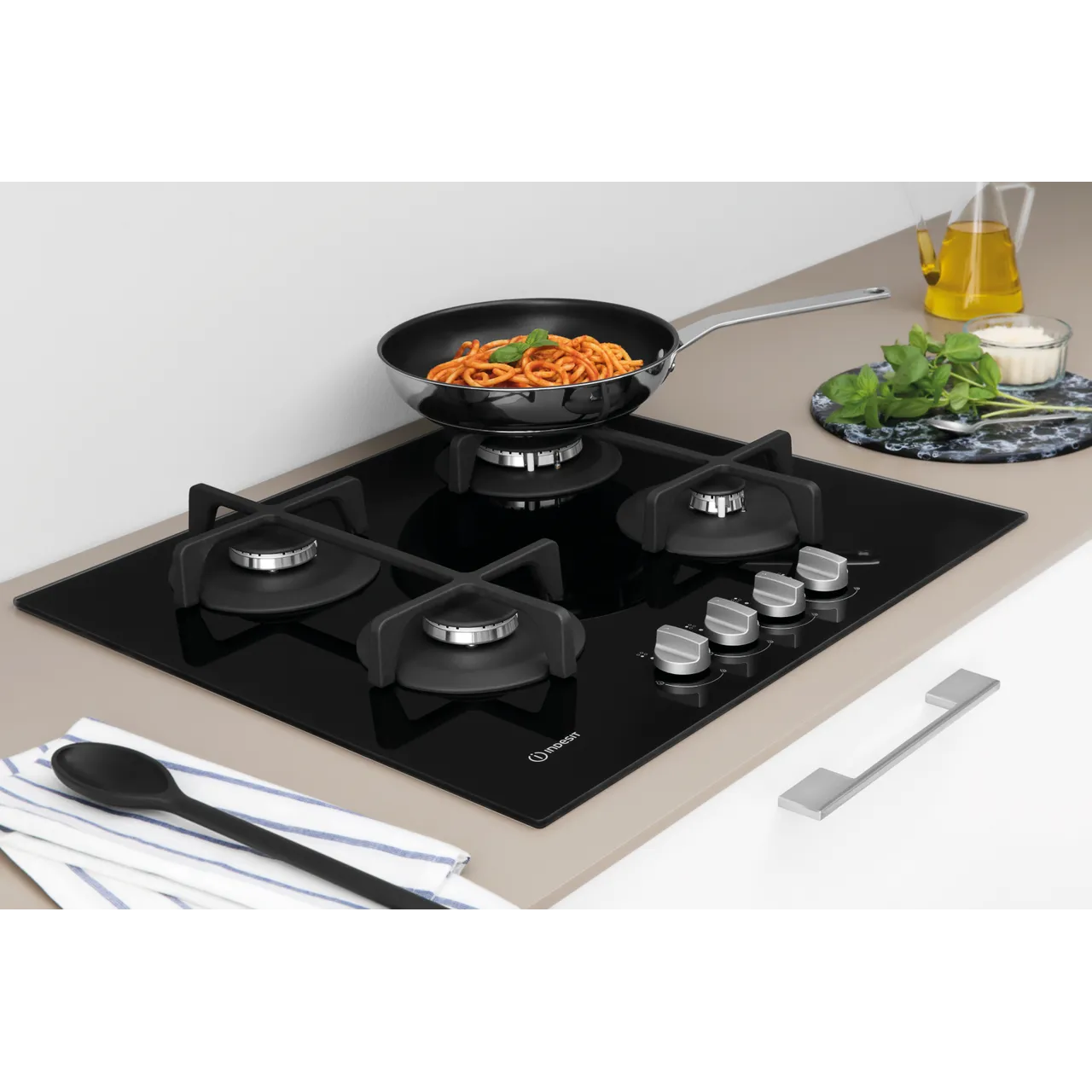 Indesit ING61T/BK 60cm Gas on Glass Hob