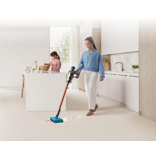Dyson Cyclone V10 Submarine™ wet and dry vacuum cleaner **PRE ORDER**
