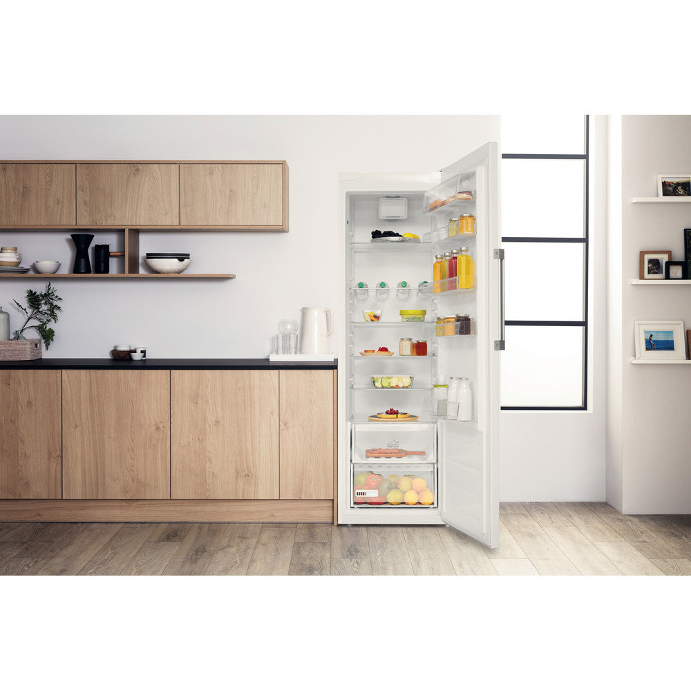 Hotpoint SH8 1Q WRFD UK 1 60cm wide tall larder Fridge - White