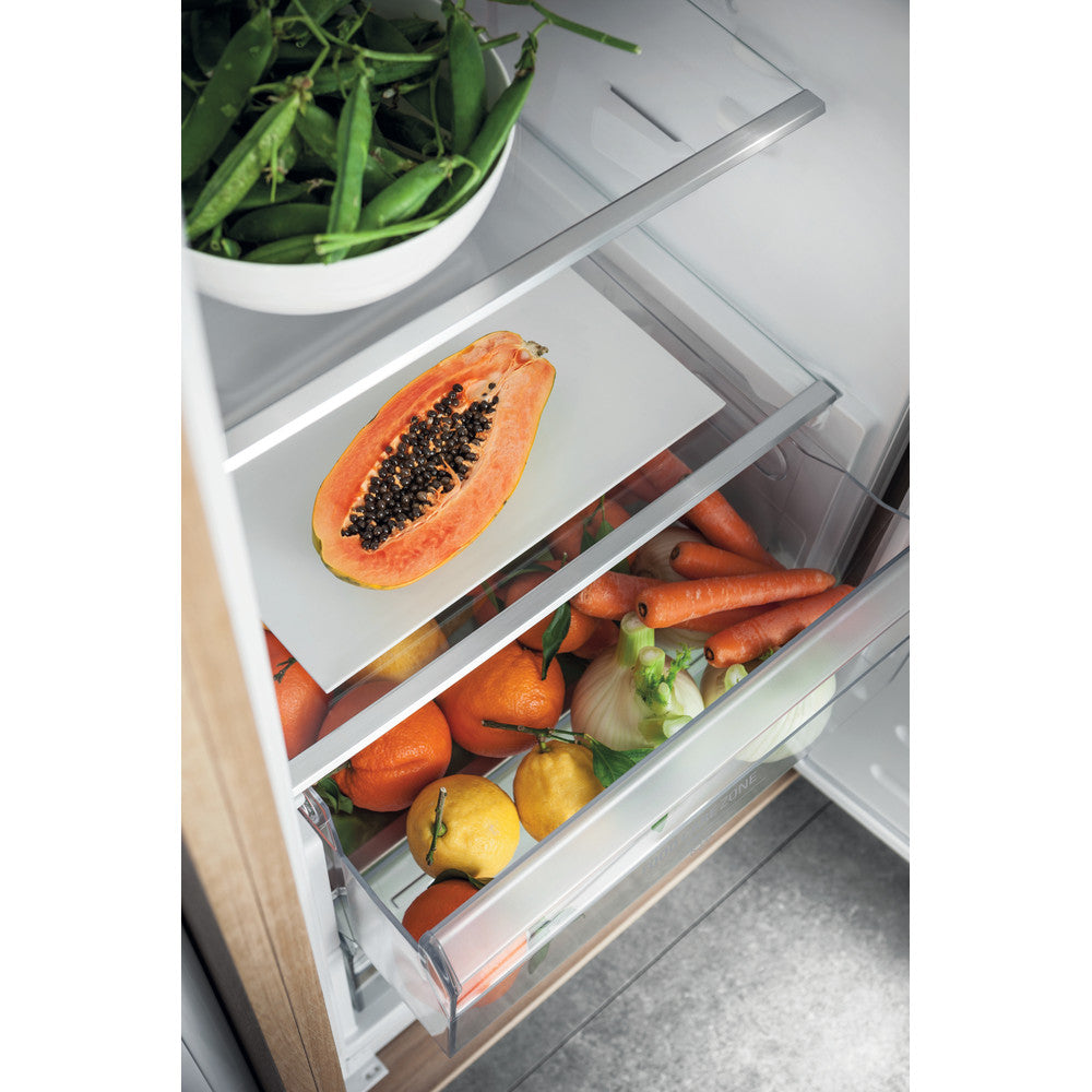 Hotpoint HS 18011 UK Integrated Tall larder Fridge