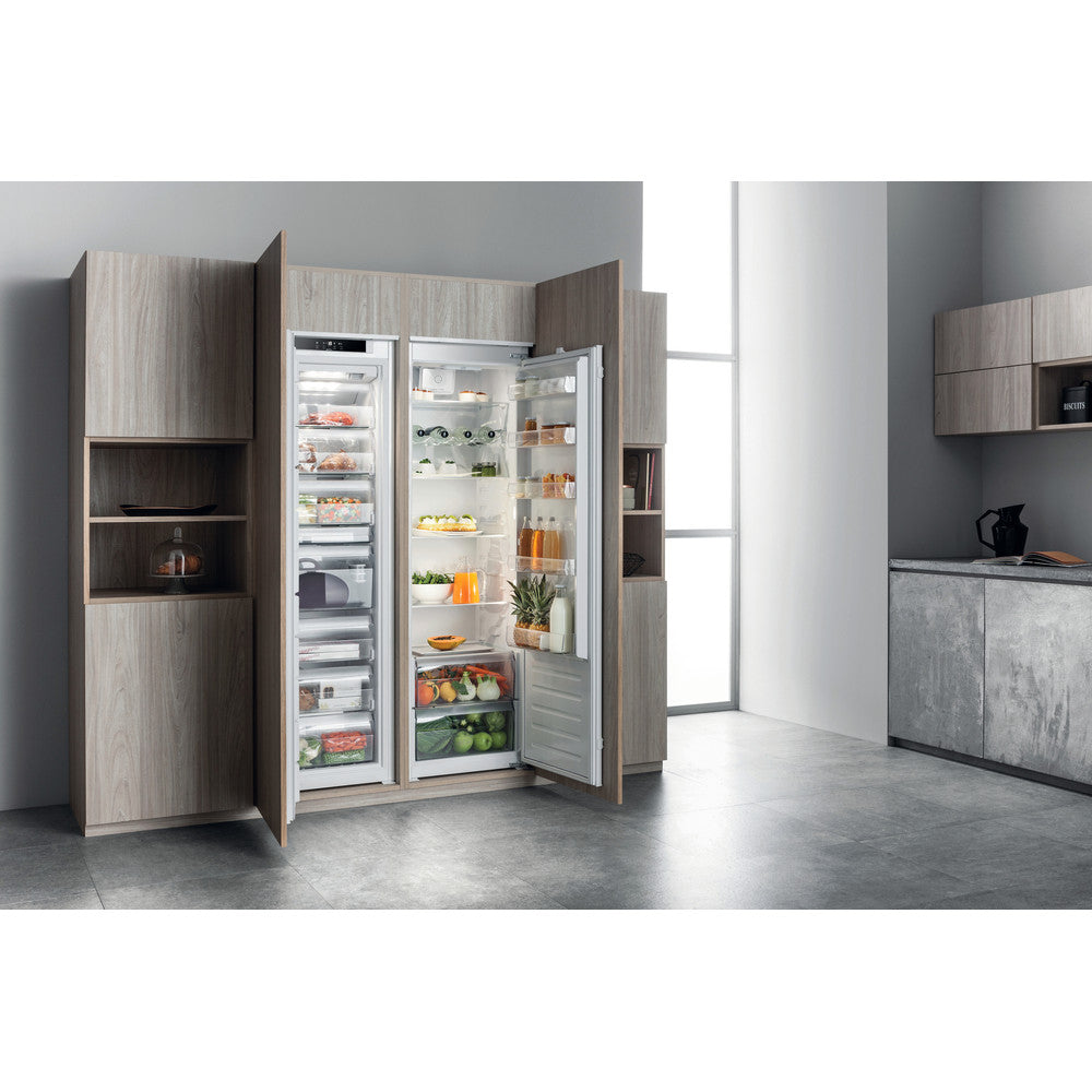 Hotpoint HS 18011 UK Integrated Tall larder Fridge