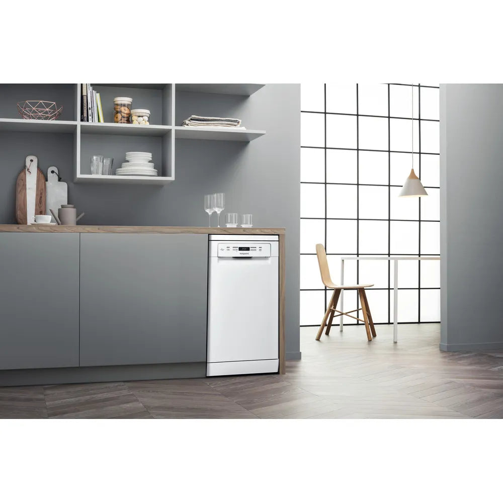 Hotpoint HSFCIH 4798 FS UK Slimline  Freestanding Dishwasher